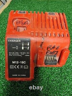 Perceuse à percussion SDS Milwaukee M12CH avec batterie M12-4ah et chargeur de batterie